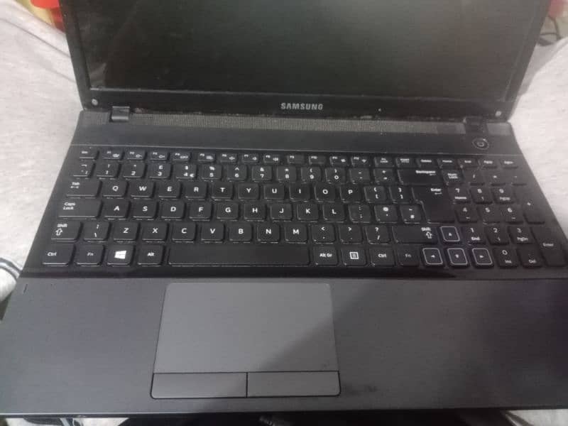 Samsung Core i 5 8 gb Ram Big display laptop 11