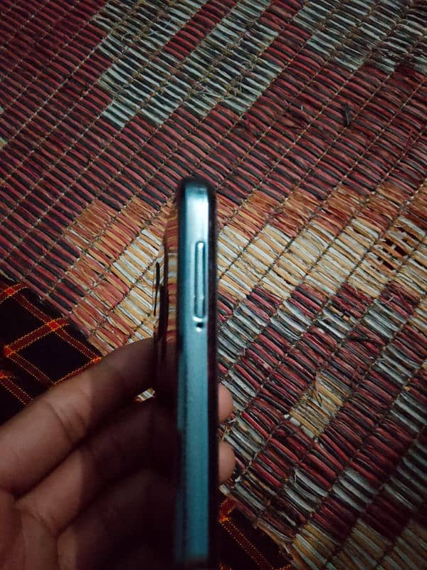 spark 10c ha dba charger orignal sath ha condition 10.10h koi issu nhi 5