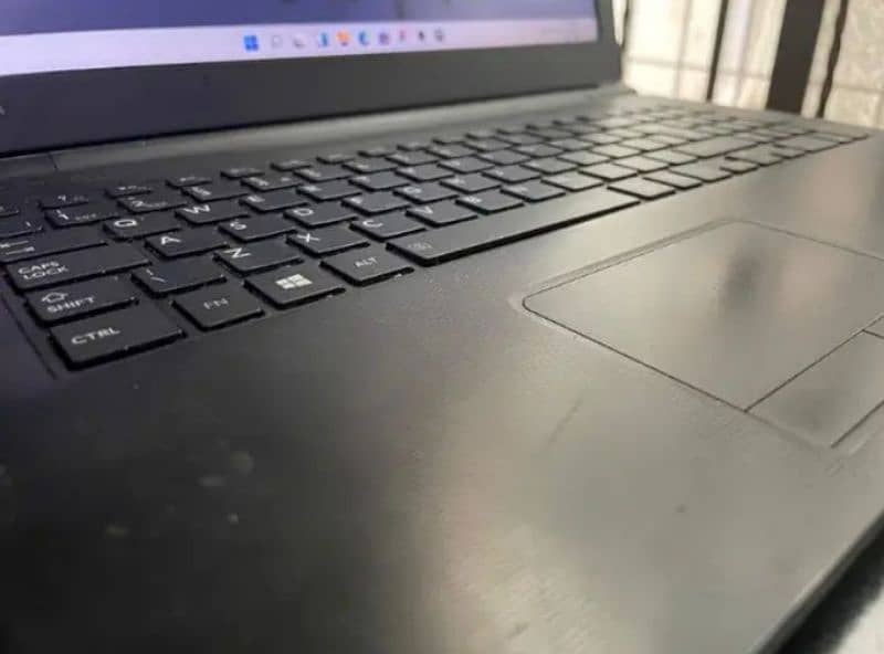 Slim Laptop core I5 8GB ram 5