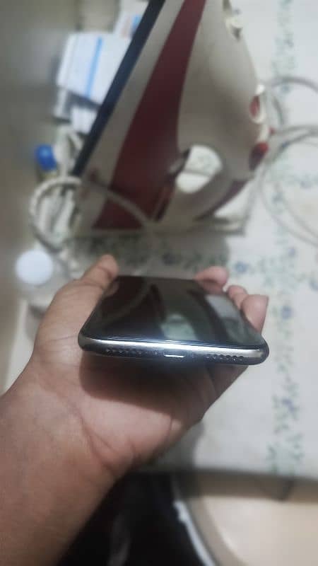 Iphone X 64gb non pta with 3 free covers 4