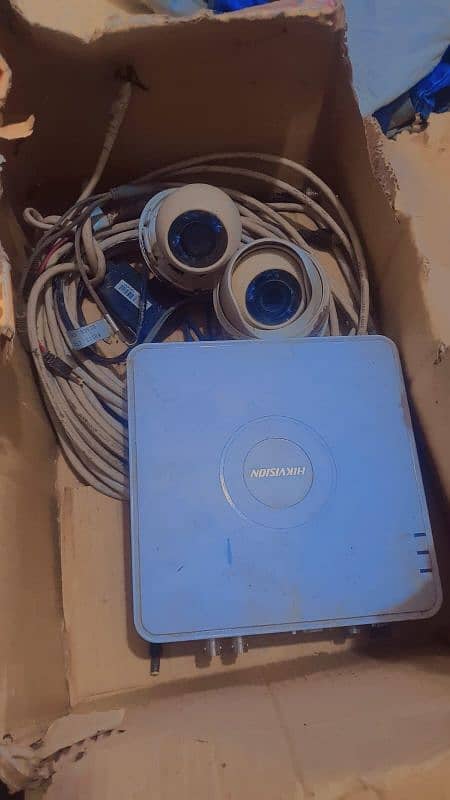 cctv camers with dvr just like new 2