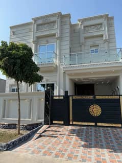 5.5 Marla Quality Construct House For Sale in BB Block.