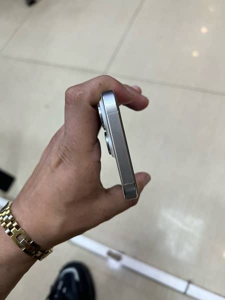 IPHONE 15 Pro 128GB 4