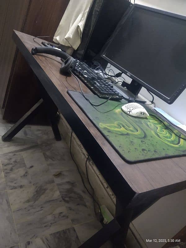 Working/Gaming Desk 1