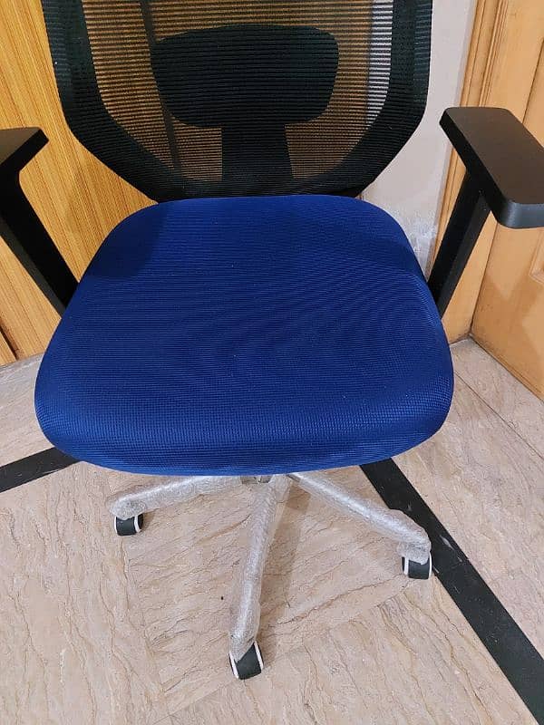 Imported comfortable  Chair for Sale 4