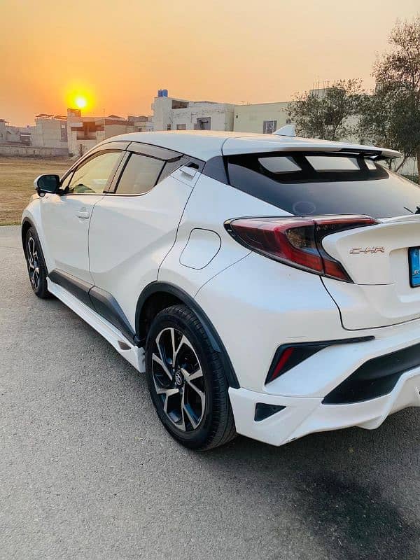 Toyota C-HR 2017 4