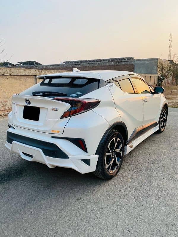 Toyota C-HR 2017 6