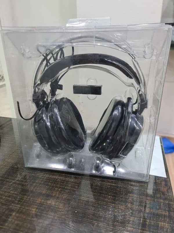 Razer Nari Essential Wireless 7.1 Surround Sound Gaming Headset 5