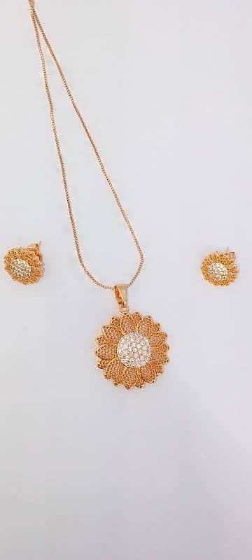 necklace pendant set Beautiful gold plated. 3