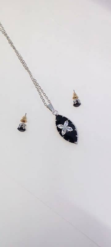 pendant stone necklace set. 2