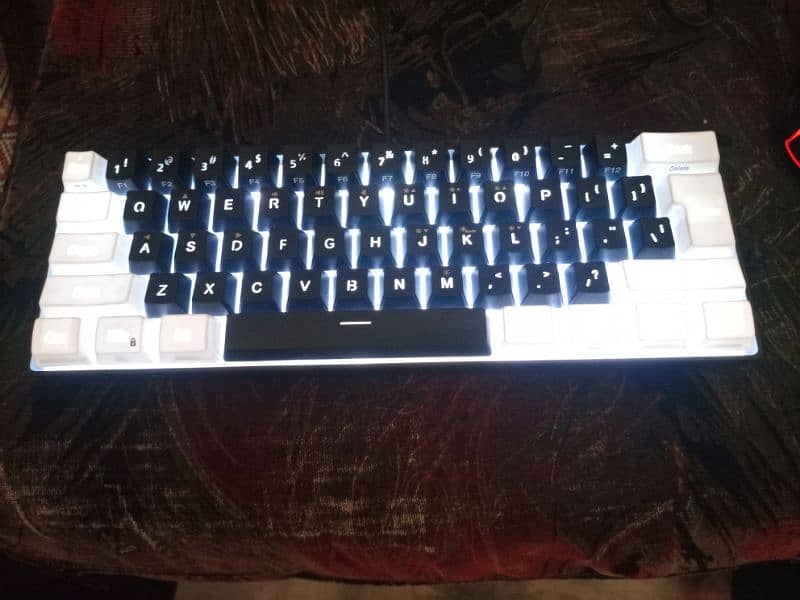 Gaming keyboard 60% ultra fast response time 4