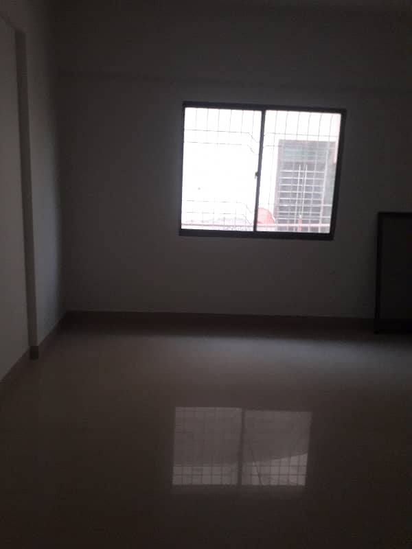 three bed dd portion for rent in johar 5