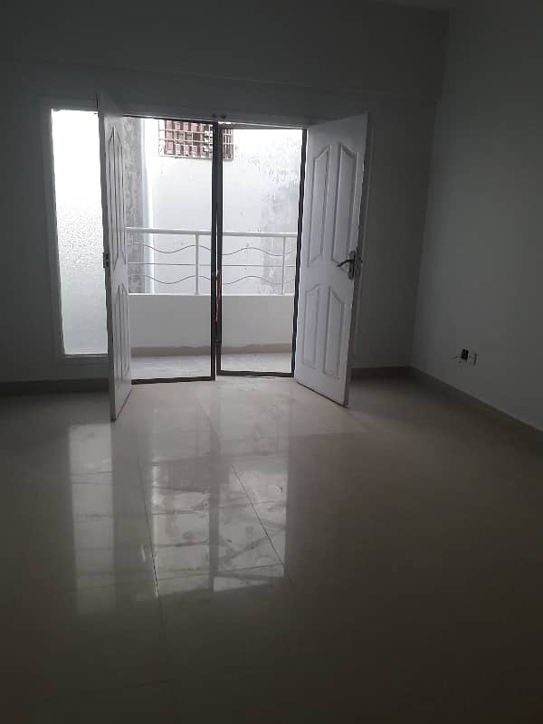 three bed dd portion for rent in johar 6