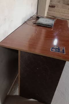 study table in excellent condition