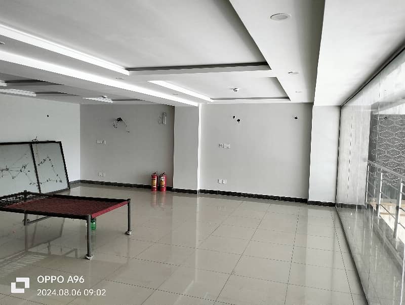 08 MARLA OFFICE 4TH FLOOR EXCELLENT LOCATION 33