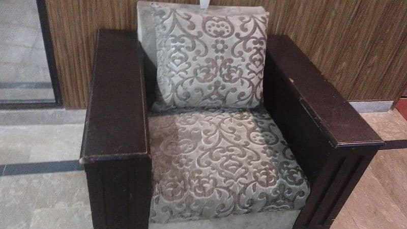 good condition sofa set 1