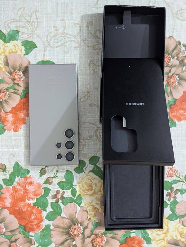 Samsung S24 Ultra  Grey Titanium Non Pta   256gb  Just box open  10/10 2