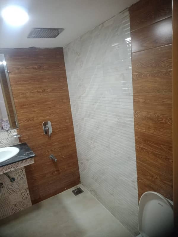 1 KANAL BEAUTIFUL UPPER PORTION FOR RENT IN MODEL TOWN 5