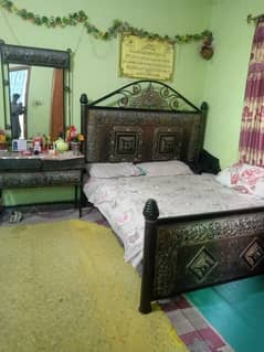 Bed SEt  iron with dresing table / For sale