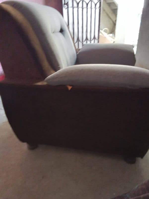 7 seater sofa set Urgent sale 3