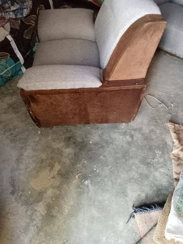 7 seater sofa set Urgent sale 5