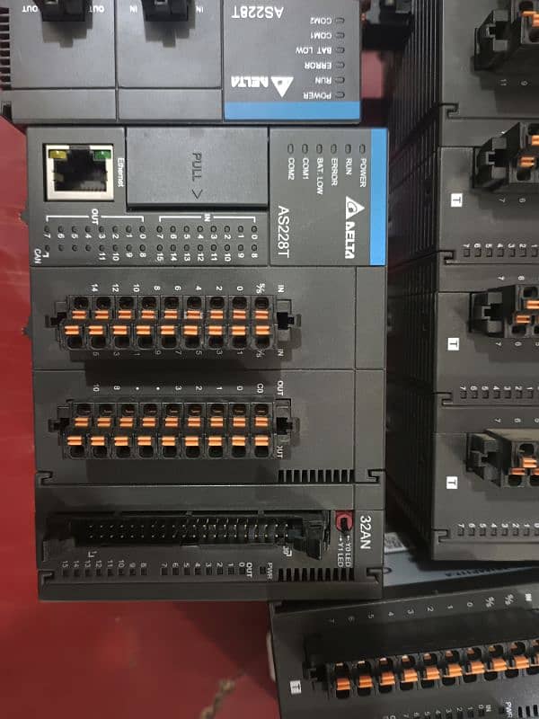 delta as228t PLC with module Mitsubishi PLC fatak PLC  Allan Bradley 1