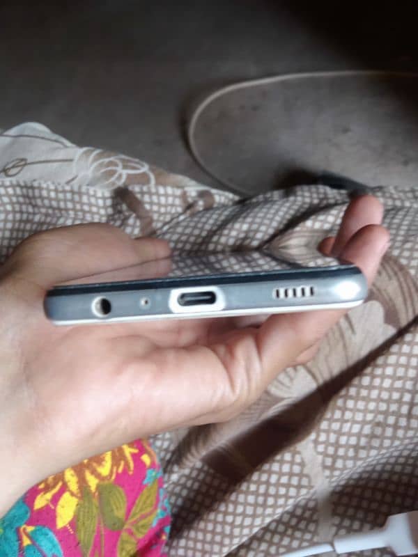 Bhai all ok mobile haa daba charger sath milay ga 3