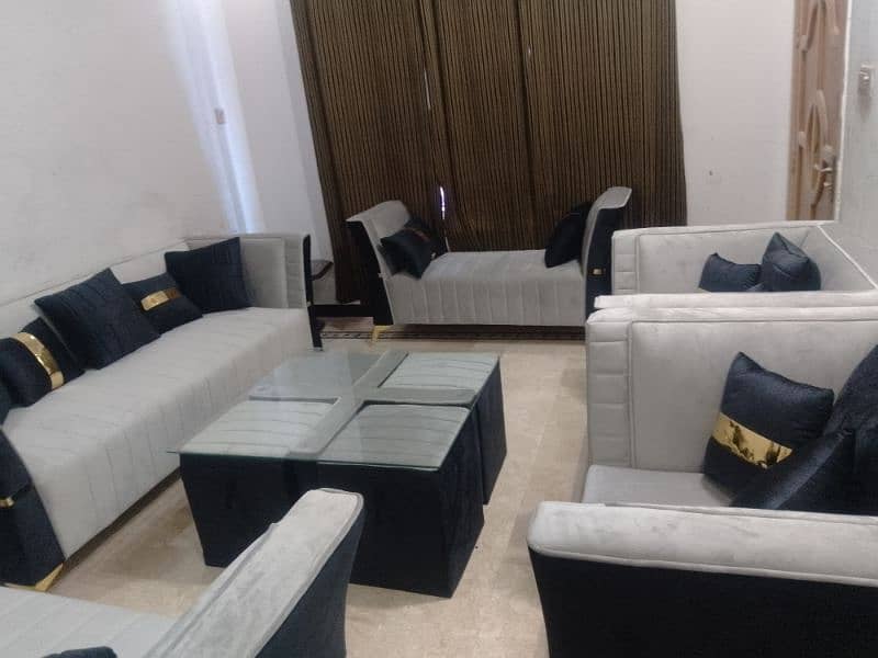 7 seeter sofas with dewan and tables or 4 seets 7