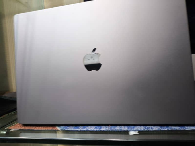 2019//2020//2023 apple MacBook Qty available 0