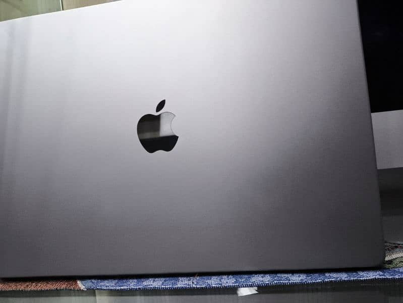 2019//2020//2023 apple MacBook Qty available 1