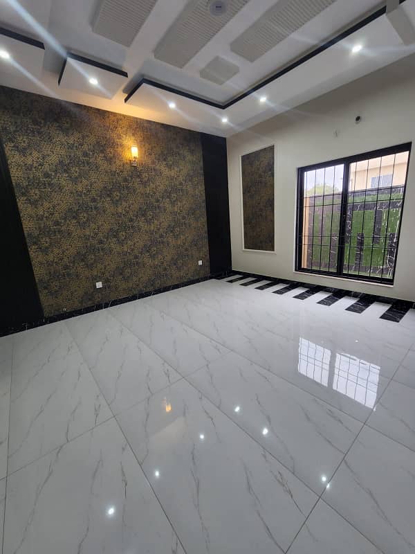 10 MARLA PORTION FOR RENT AT THE PRIME LOCATION OF JOHAR TOWN NEAR JINNAH HOSPITAL 15