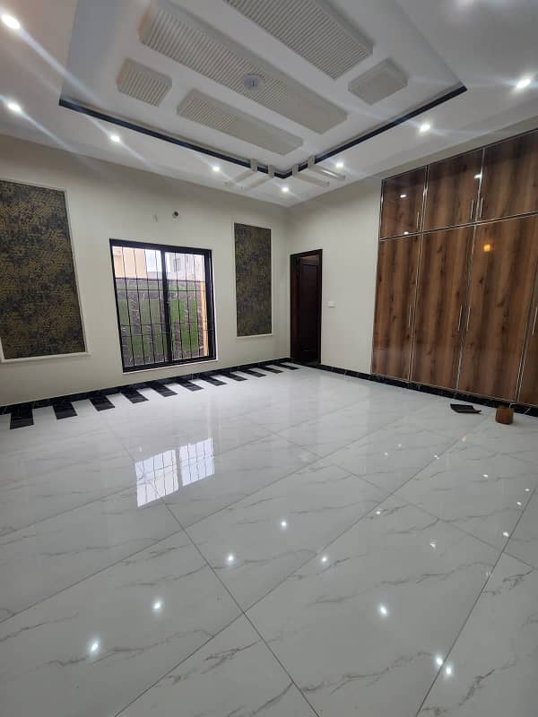 10 MARLA PORTION FOR RENT AT THE PRIME LOCATION OF JOHAR TOWN NEAR JINNAH HOSPITAL 17