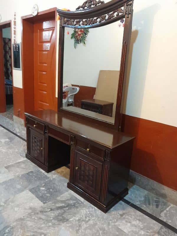 Dressing table only 0