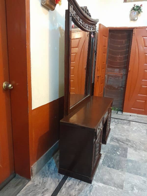 Dressing table only 5