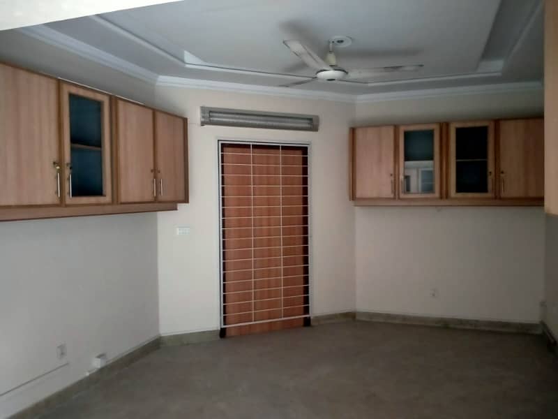 CANTT,1 KANAL COMMERCIAL USE HOUSE FOR RENT GULBERG GARDEN TOWN MOLDEL TOWN SHADMAN LAHORE 5