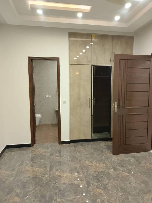 5 Marla 2 badroom upper portion available for rent in dha phase 9 town very good location 7