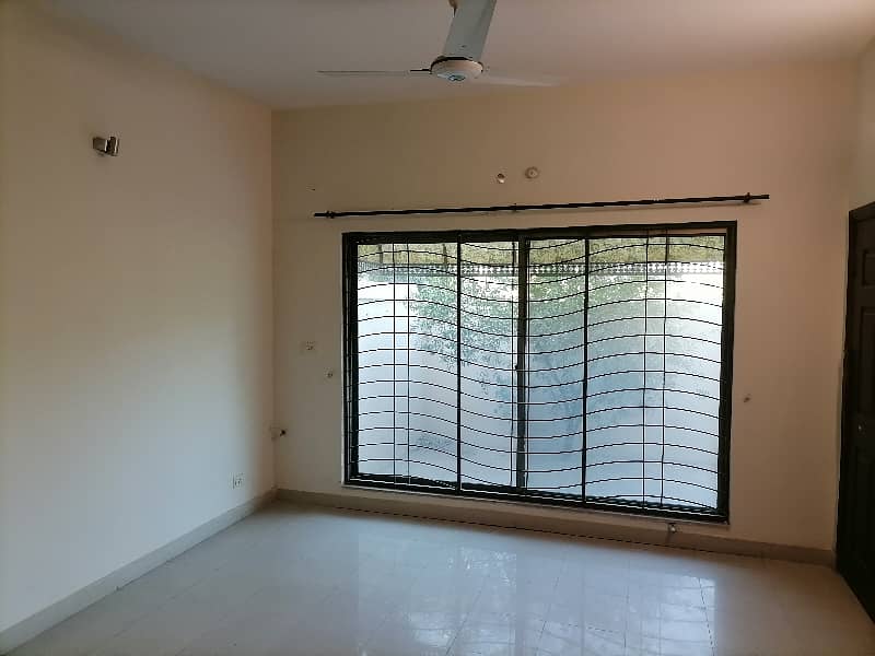 10 Marla House Available For Rent In Askari 10, Lahore 2