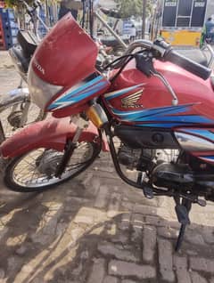 Pridor 17/18 model bohat pyari bike koi Kam Nahi hony wala 03059828439