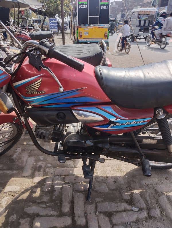 Pridor 17/18 model bohat pyari bike koi Kam Nahi hony wala 03059828439 1