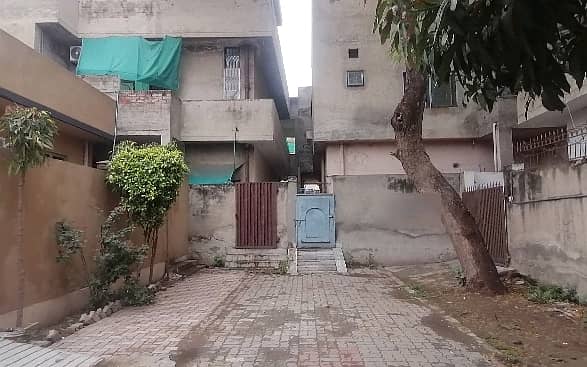 House For Grabs In 10 Marla Marghzar Officers Colony 6