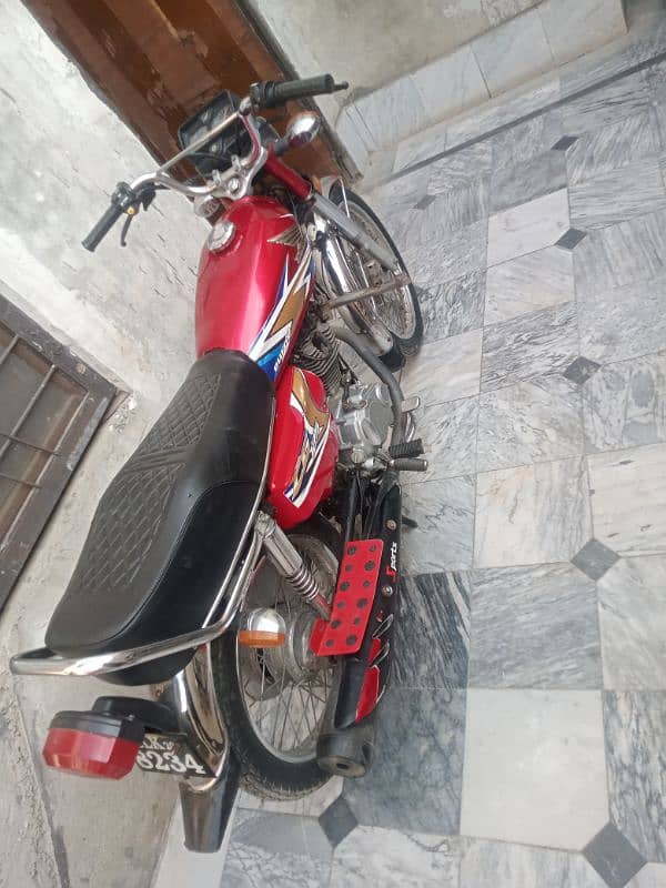 Honda CG125 total genuine lush condition 1