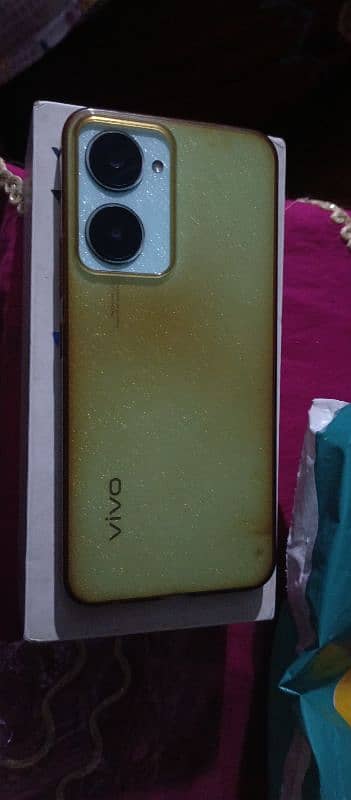 vivo y03 4/64 box sath ha charge nhi ha sath ultra watch ha 1