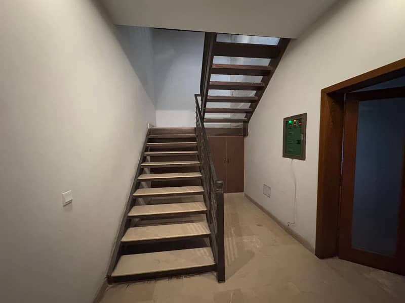 Full Basement 01 Kanal Modern Design House For Rent In DHA Phase 5 Block-G Lahore. 10