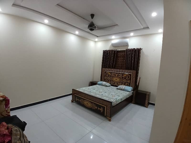 10 Marla House For Rent In DHA Phase 4 Block AA 8