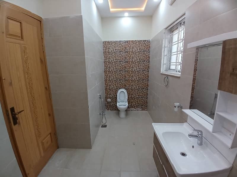 10 Marla House For Rent In DHA Phase 4 Block AA 9