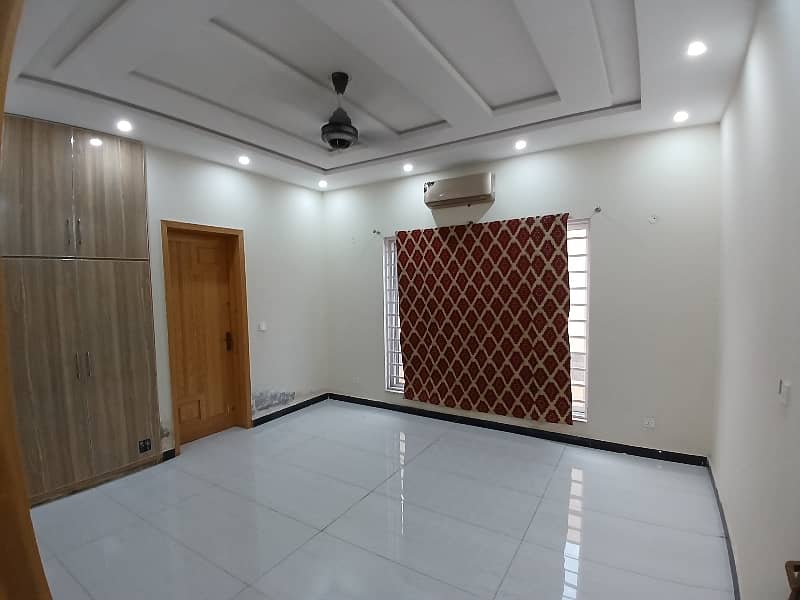 10 Marla House For Rent In DHA Phase 4 Block AA 13