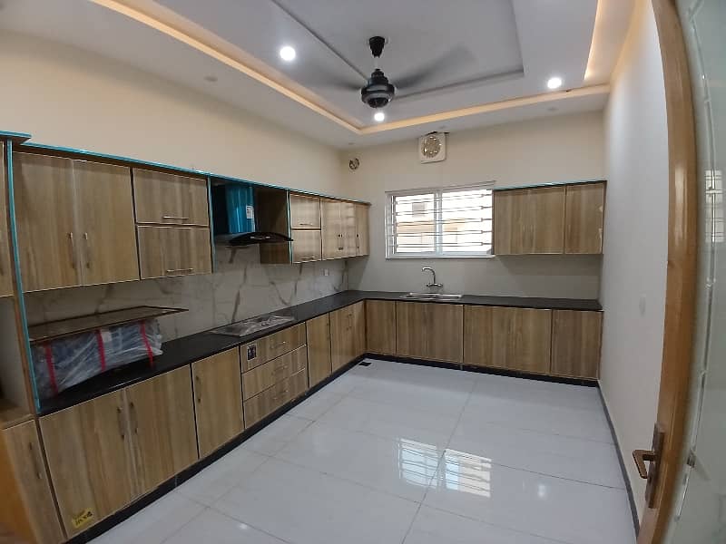 10 Marla House For Rent In DHA Phase 4 Block AA 19