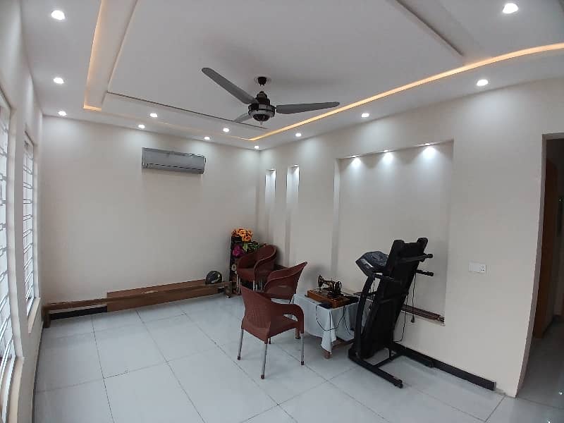 10 Marla House For Rent In DHA Phase 4 Block AA 21