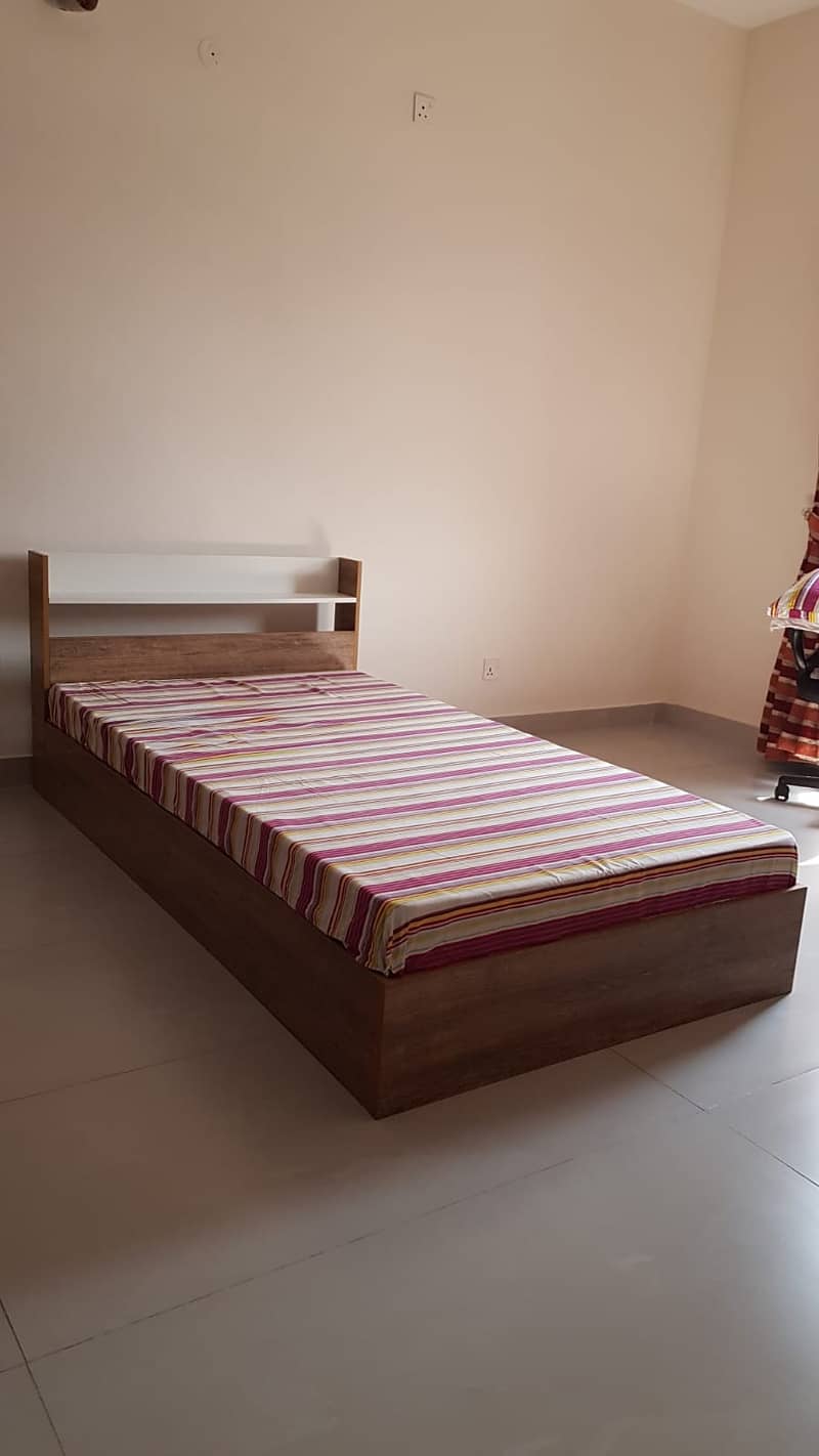 Single bed for sale ( only 4 months used) 0