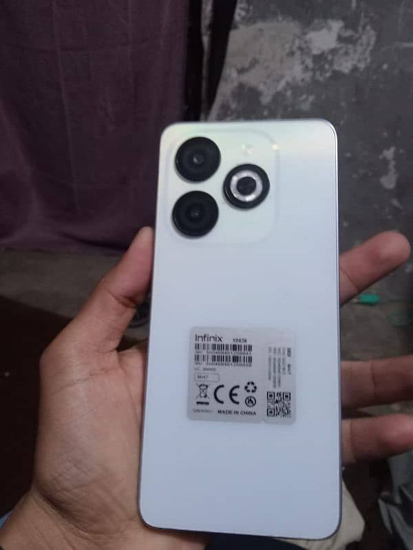 Infinix smart 8 4+4/64 for sale urgent 2